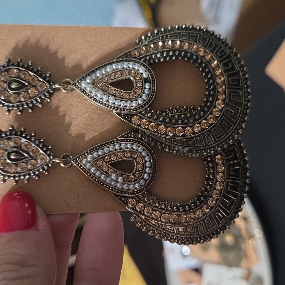 🎯5 for $10 Elegant Gold and Silver Teardrop Earrings - Picture 2 of 3